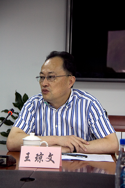 王琼文局长在“厦门市会展业公共信息服务平台上线新闻通气会”上介绍2015年上半年厦门市会展业发展总体情况